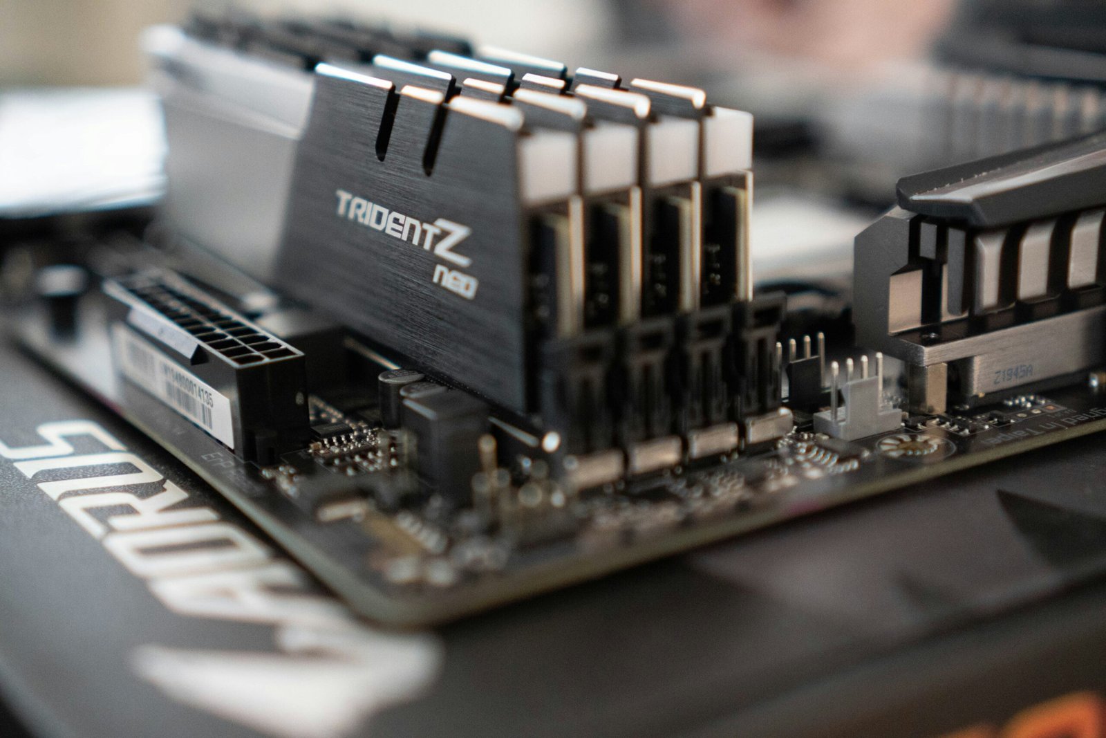 Read more about the article Exploring the Different Types of Computer RAM