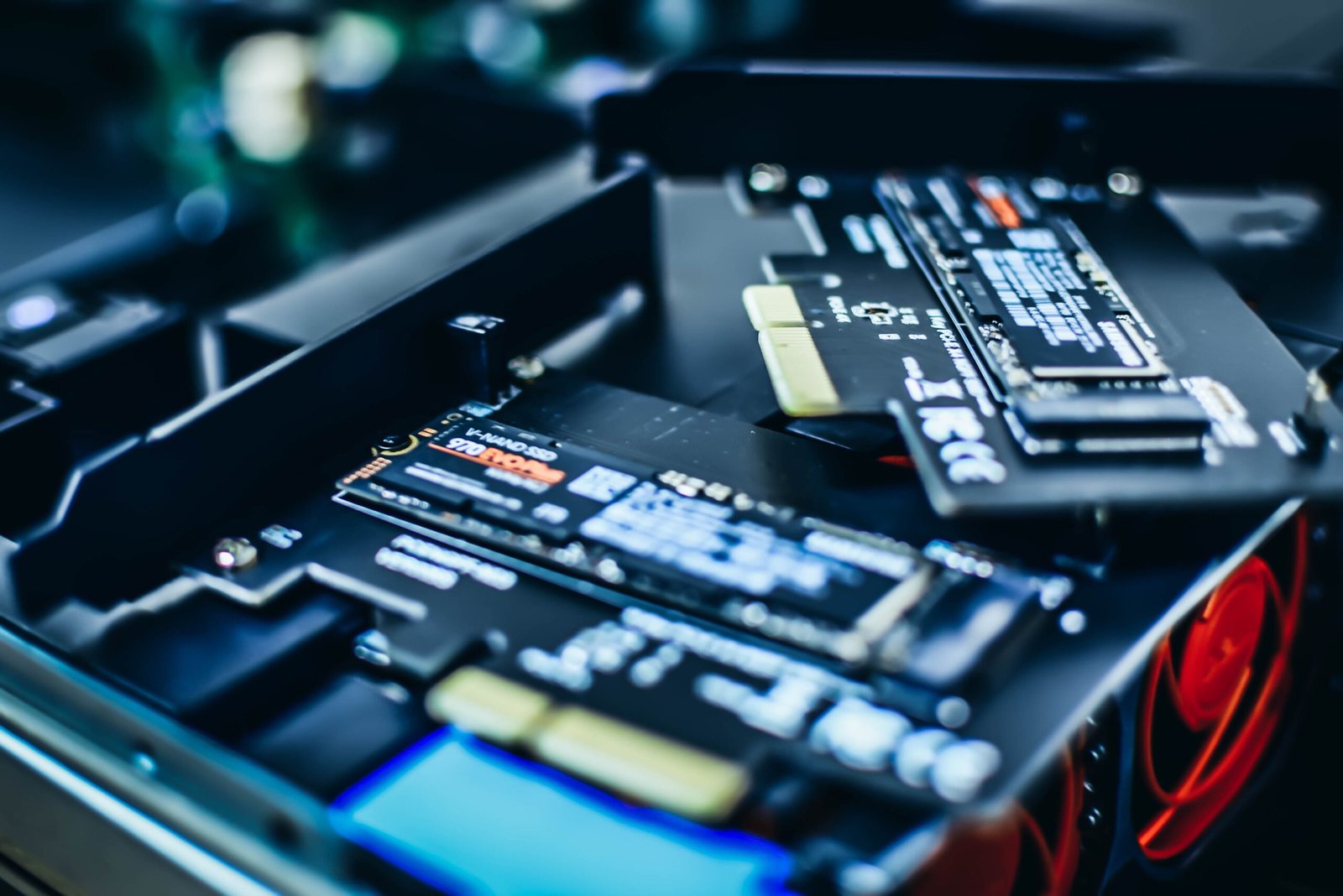 Read more about the article Understanding the Difference between SSD and HDD in Computers